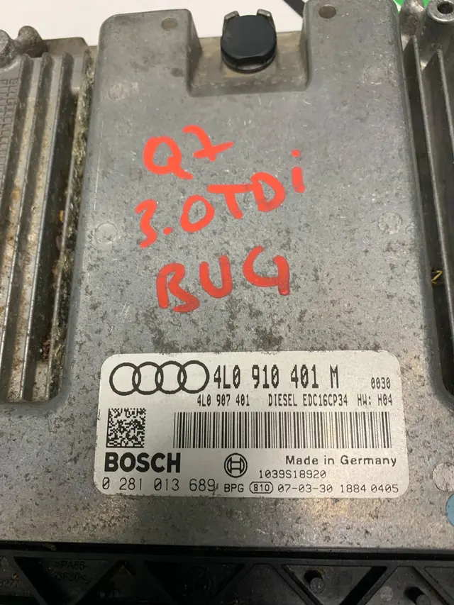 Centralita motor Audi Q7 3.0tdi v6 BUG
